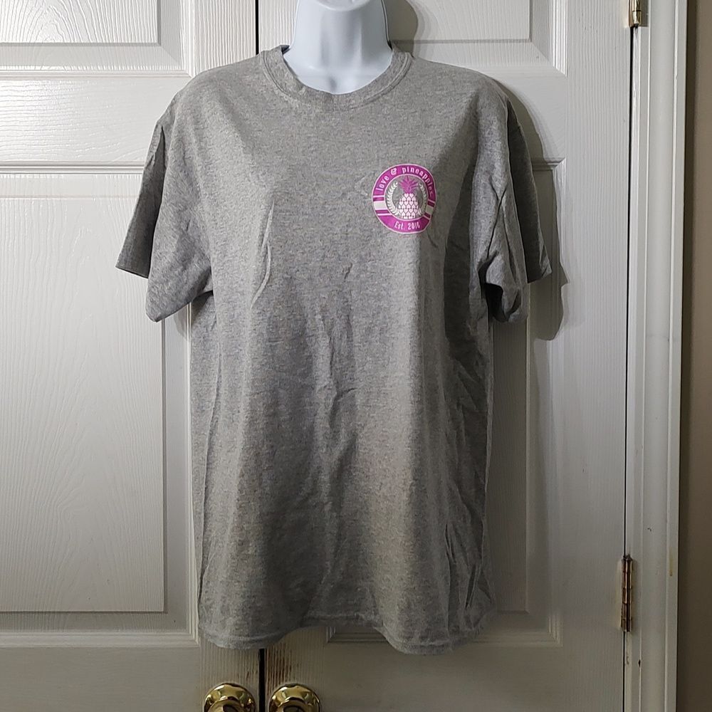 Love & Pineapples Jeep Camping outdoor gray  short sleeve tshirt  Sz M  NWOT